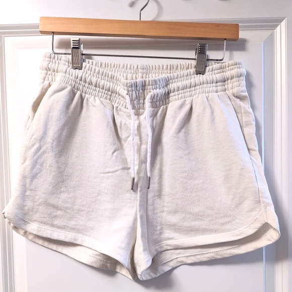H&M Shorts, Cream - Picture 1 of 3